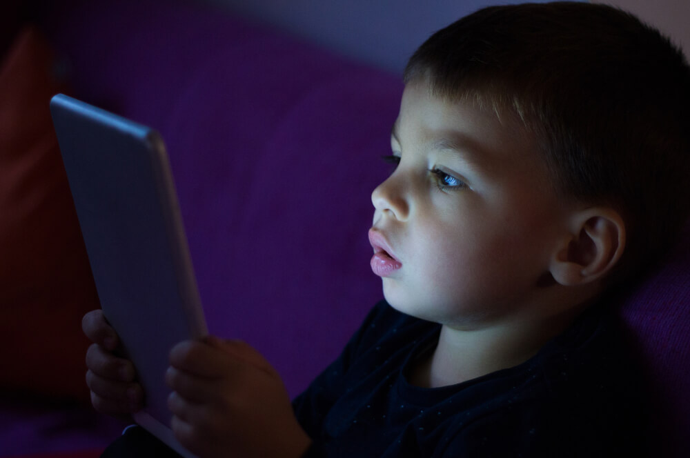 Wzmożona aktywność dzieci w świecie online — niebezpieczeństwa w Internecie