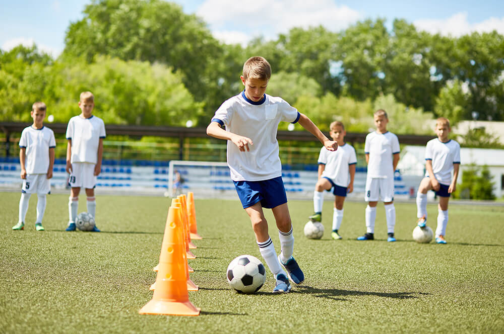 Jak zajęcia sportowe pomagają dzieciom nadruchliwym?